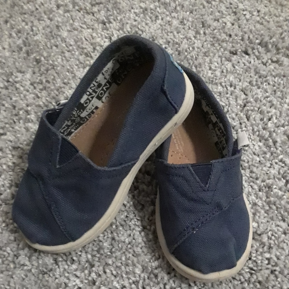 Toddler Toms size 6